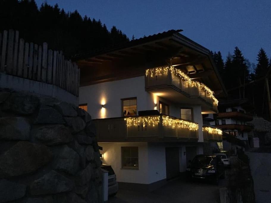 Ferienhaus Zillertal Panorama Blick Balkon Sauna Zellberg Екстериор снимка