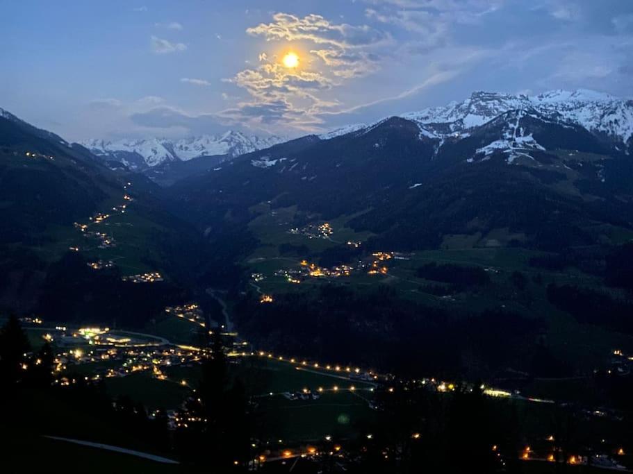 Ferienhaus Zillertal Panorama Blick Balkon Sauna Zellberg Екстериор снимка