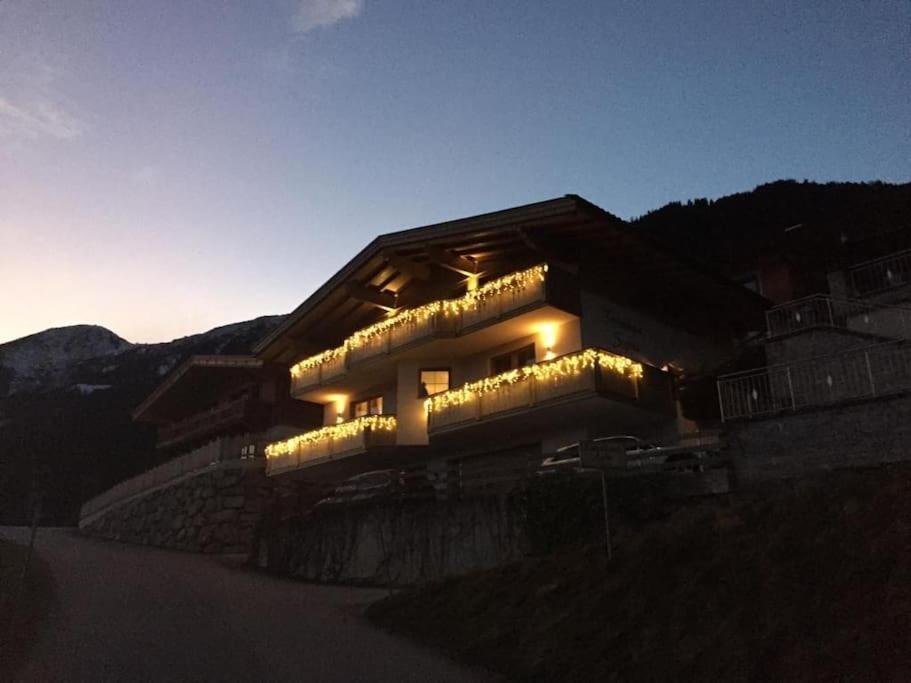 Ferienhaus Zillertal Panorama Blick Balkon Sauna Zellberg Екстериор снимка