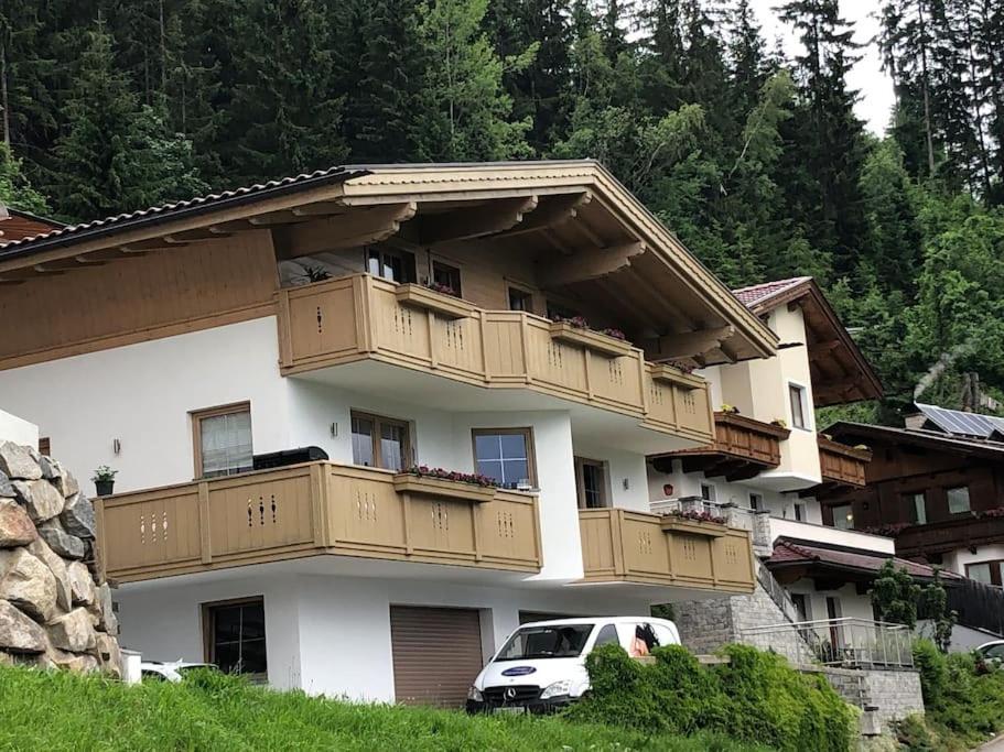 Ferienhaus Zillertal Panorama Blick Balkon Sauna Zellberg Екстериор снимка
